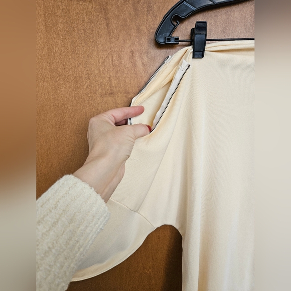 Off-The-Shoulder Zip Top - Picture 5 of 16